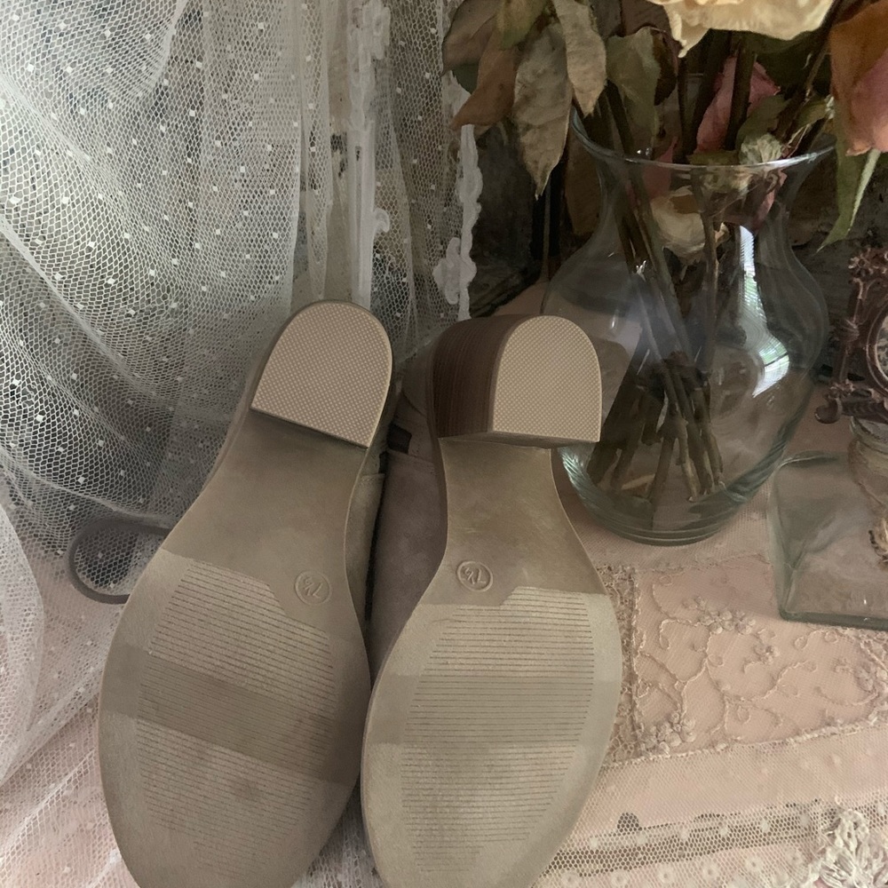 Shoes - Picture 3 of 5